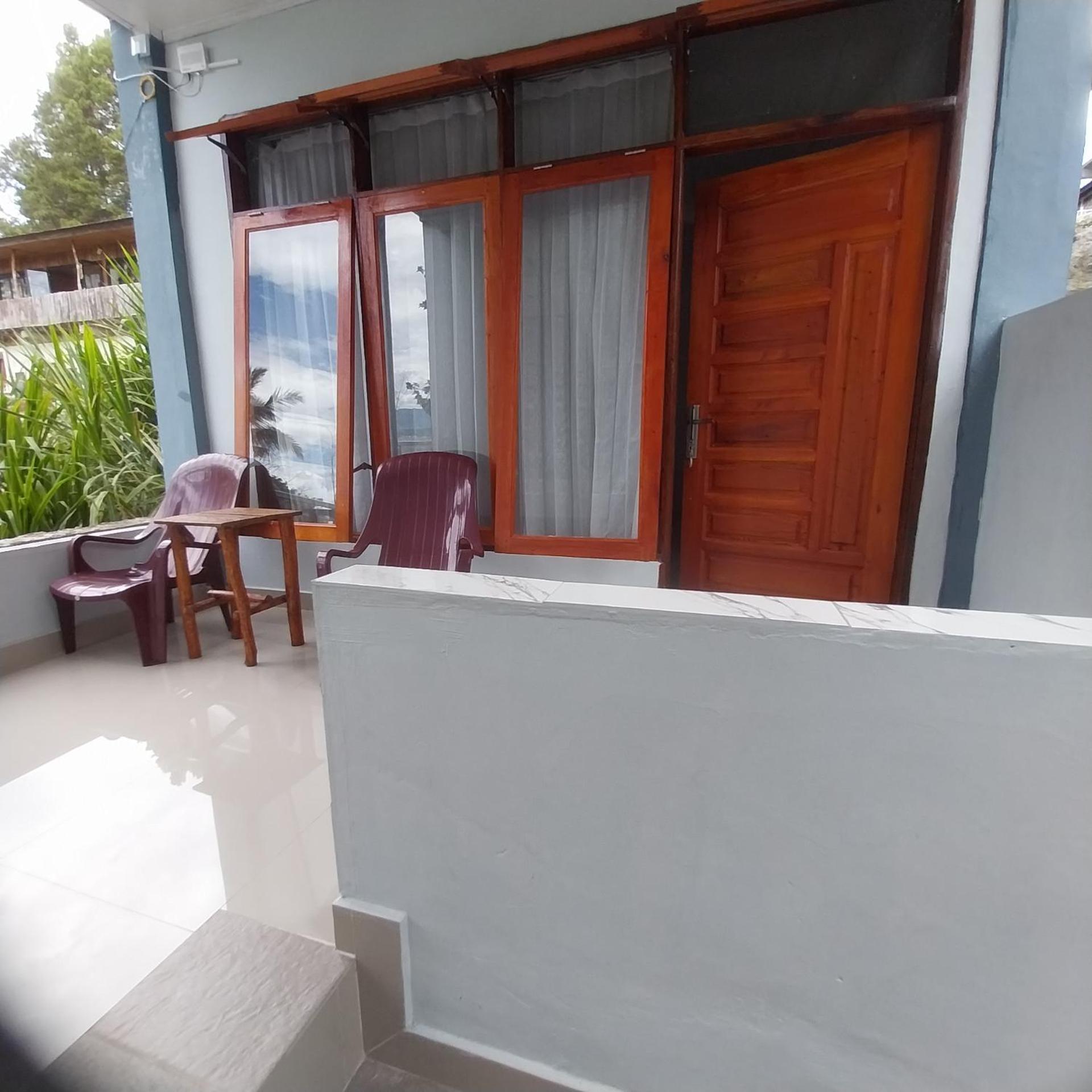 Maruba Inn Tuk Tuk Exterior foto